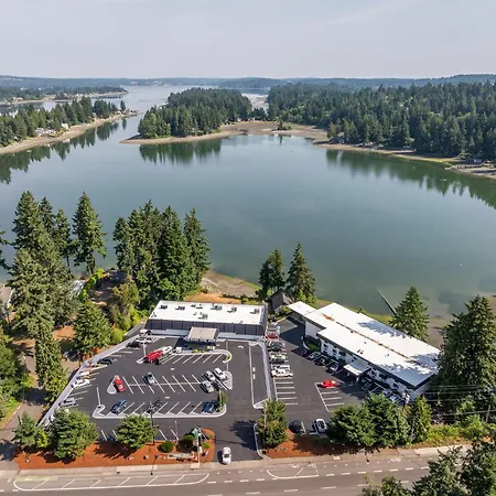 Oyster Bay Inn & Suites